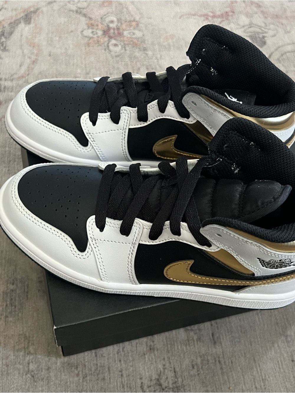 Jordan Kids 3Y High-Top Sneakers in Black White Gold